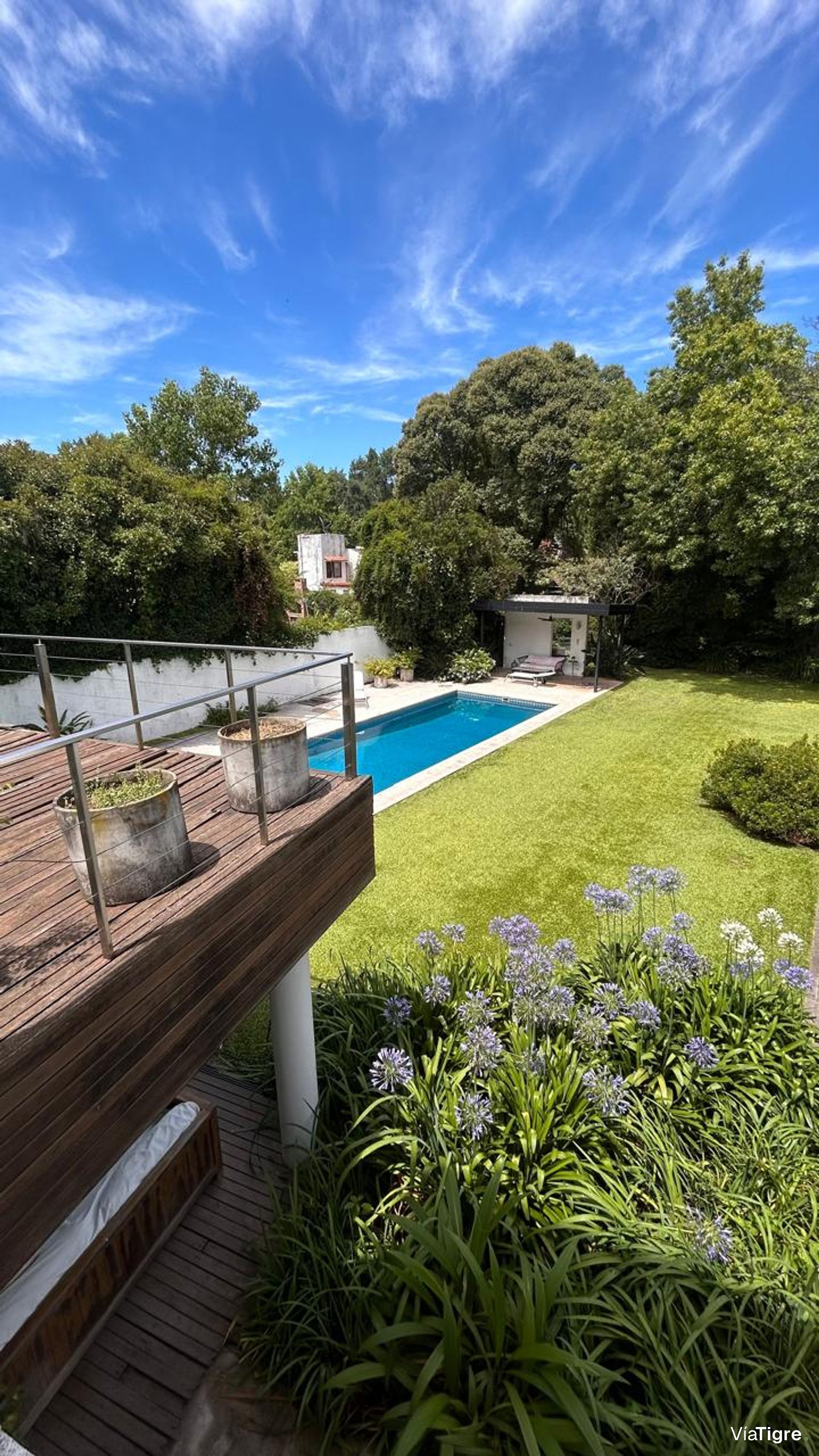 Vende casa Lomas de San Isidro 1928m 5 dorm pileta