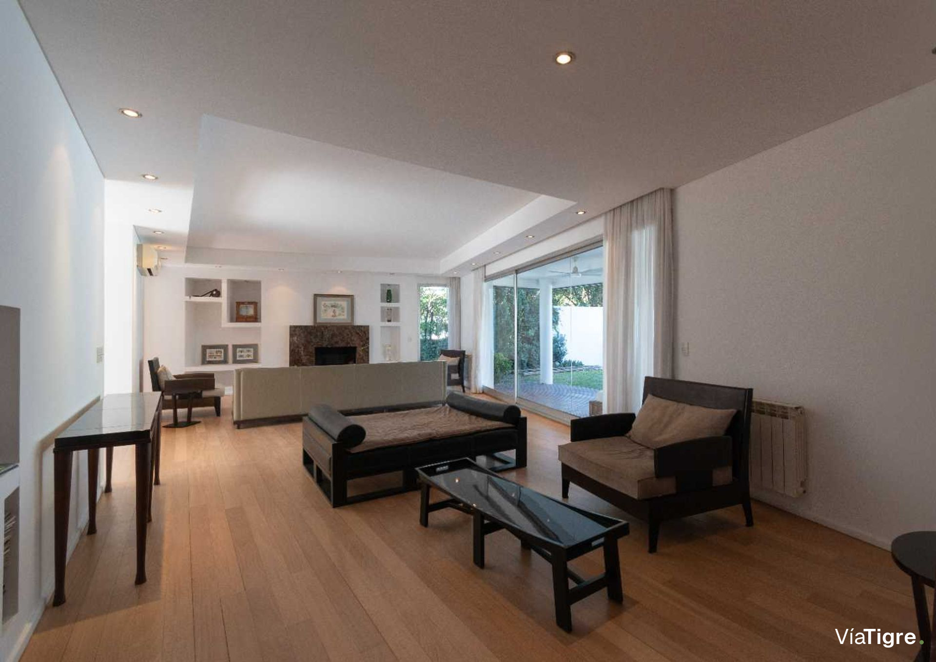 Vende casa Lomas de San Isidro 1928m 5 dorm pileta