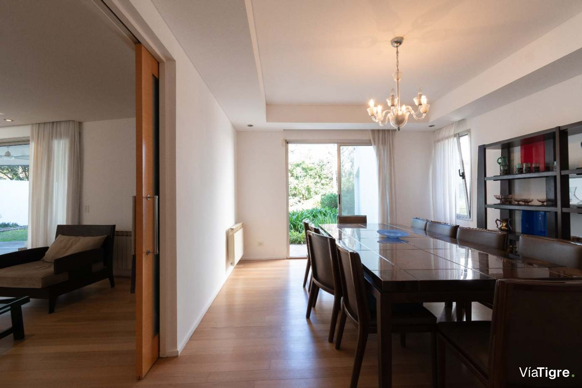 Vende casa Lomas de San Isidro 1928m 5 dorm pileta