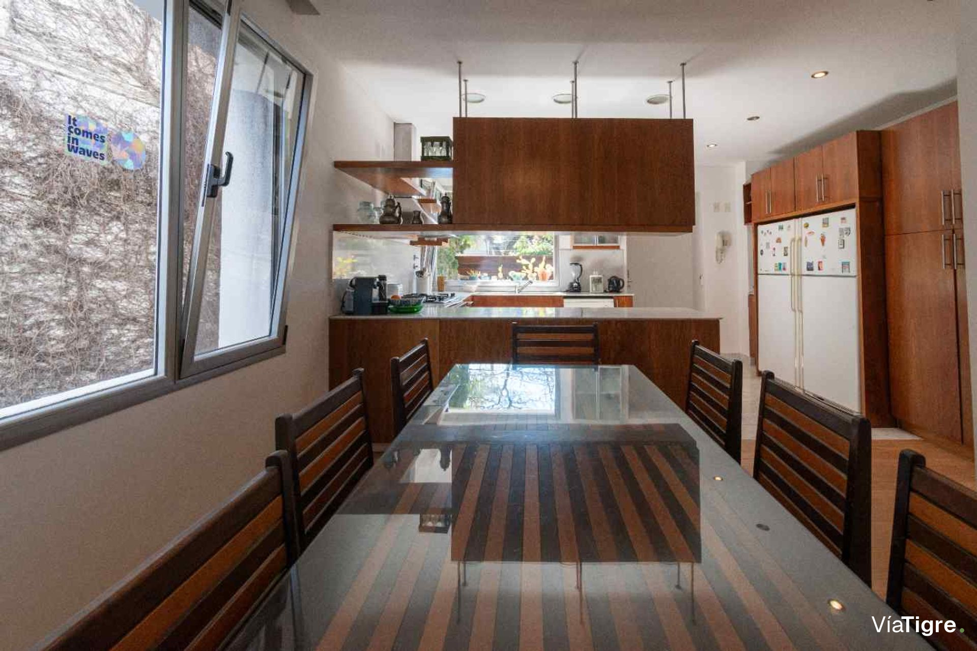 Vende casa Lomas de San Isidro 1928m 5 dorm pileta