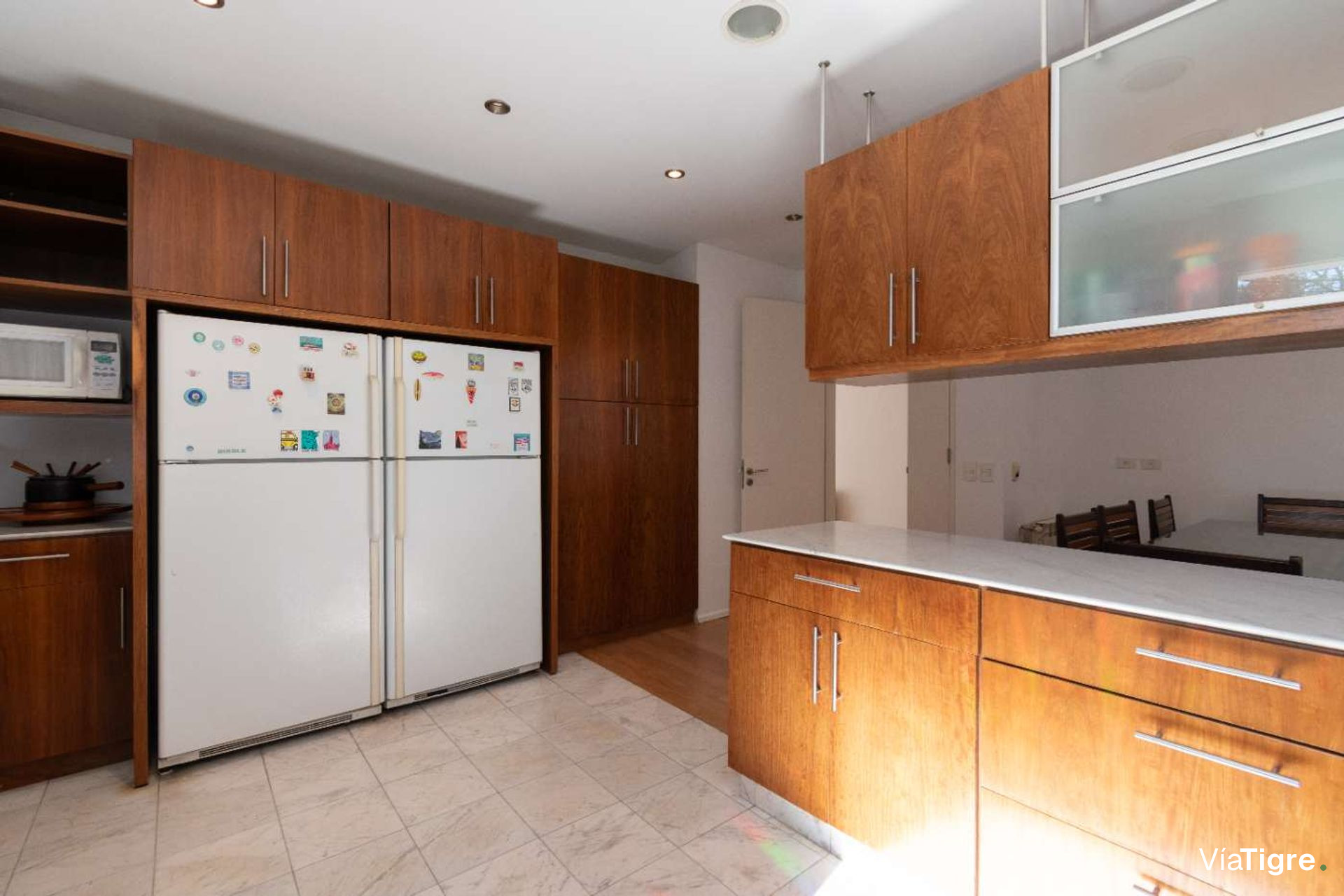Vende casa Lomas de San Isidro 1928m 5 dorm pileta