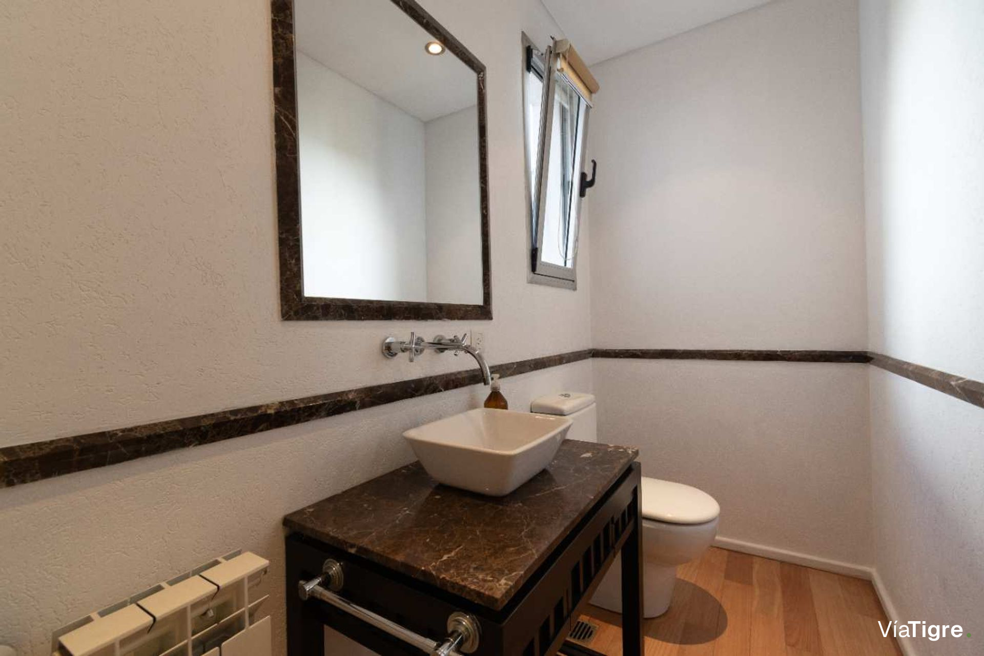 Vende casa Lomas de San Isidro 1928m 5 dorm pileta