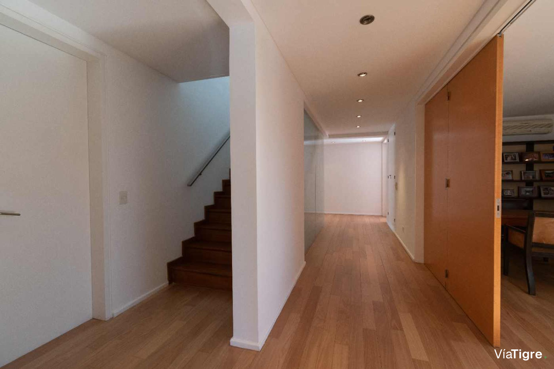 Vende casa Lomas de San Isidro 1928m 5 dorm pileta