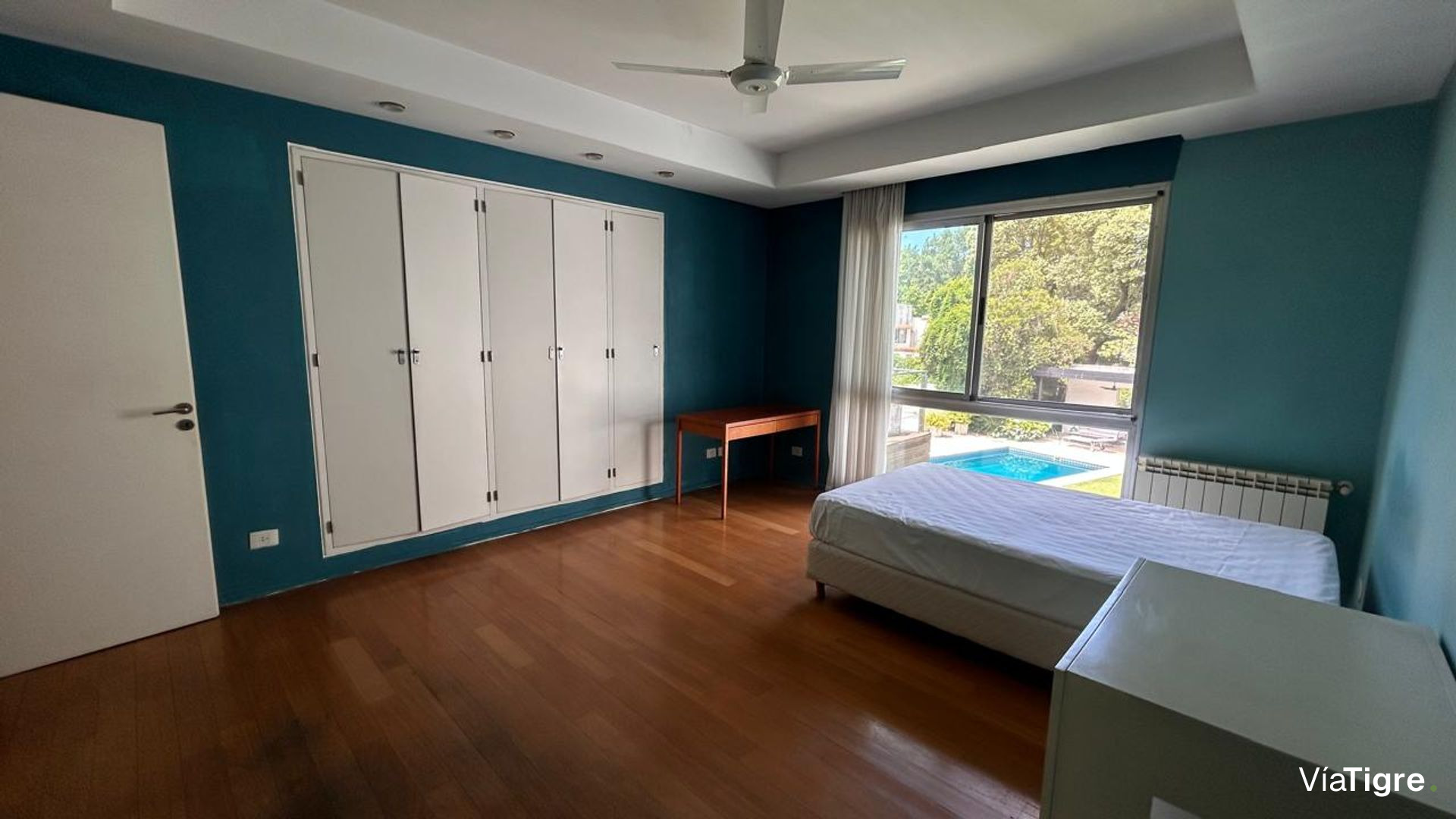 Vende casa Lomas de San Isidro 1928m 5 dorm pileta