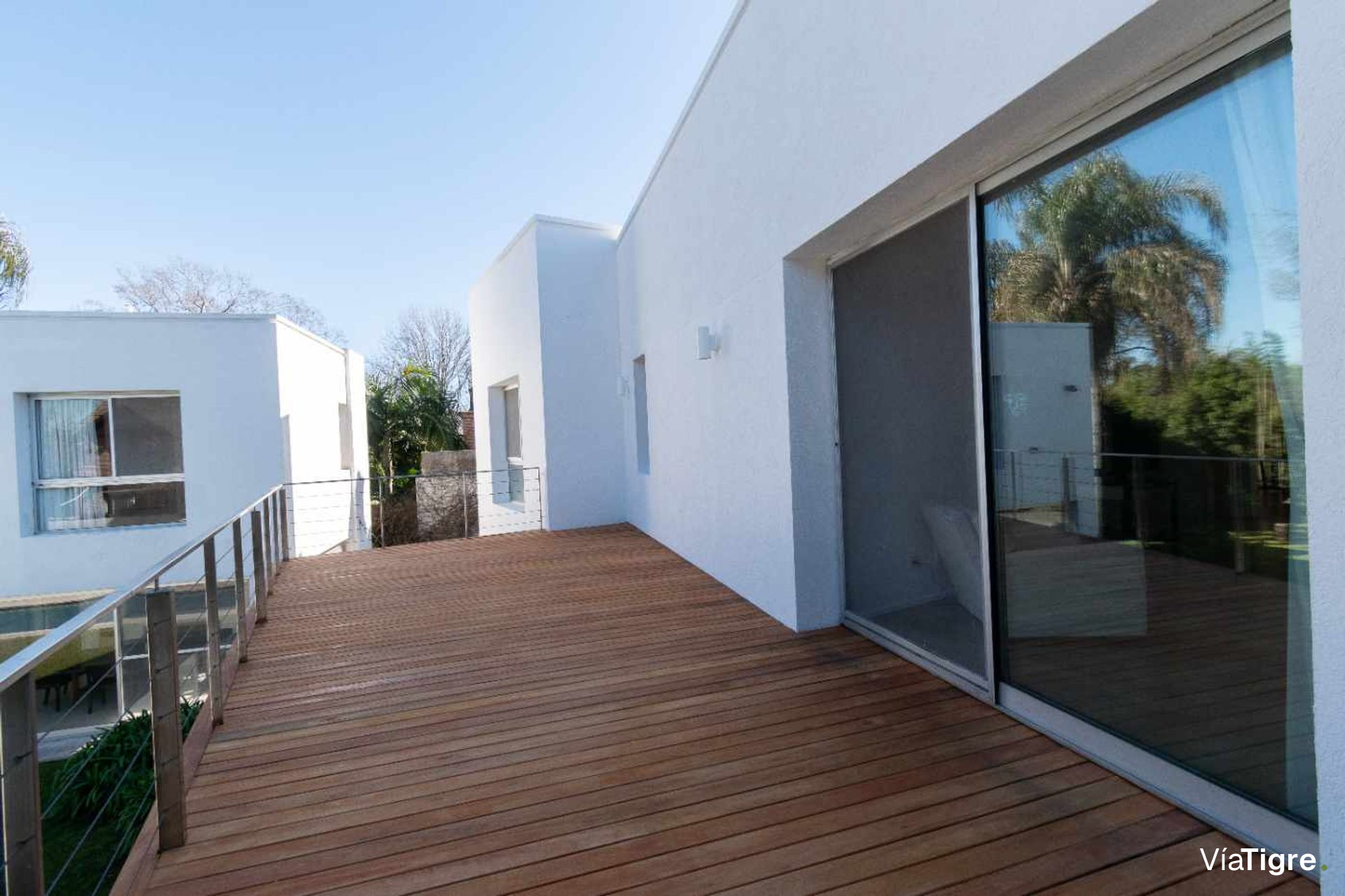 Vende casa Lomas de San Isidro 1928m 5 dorm pileta