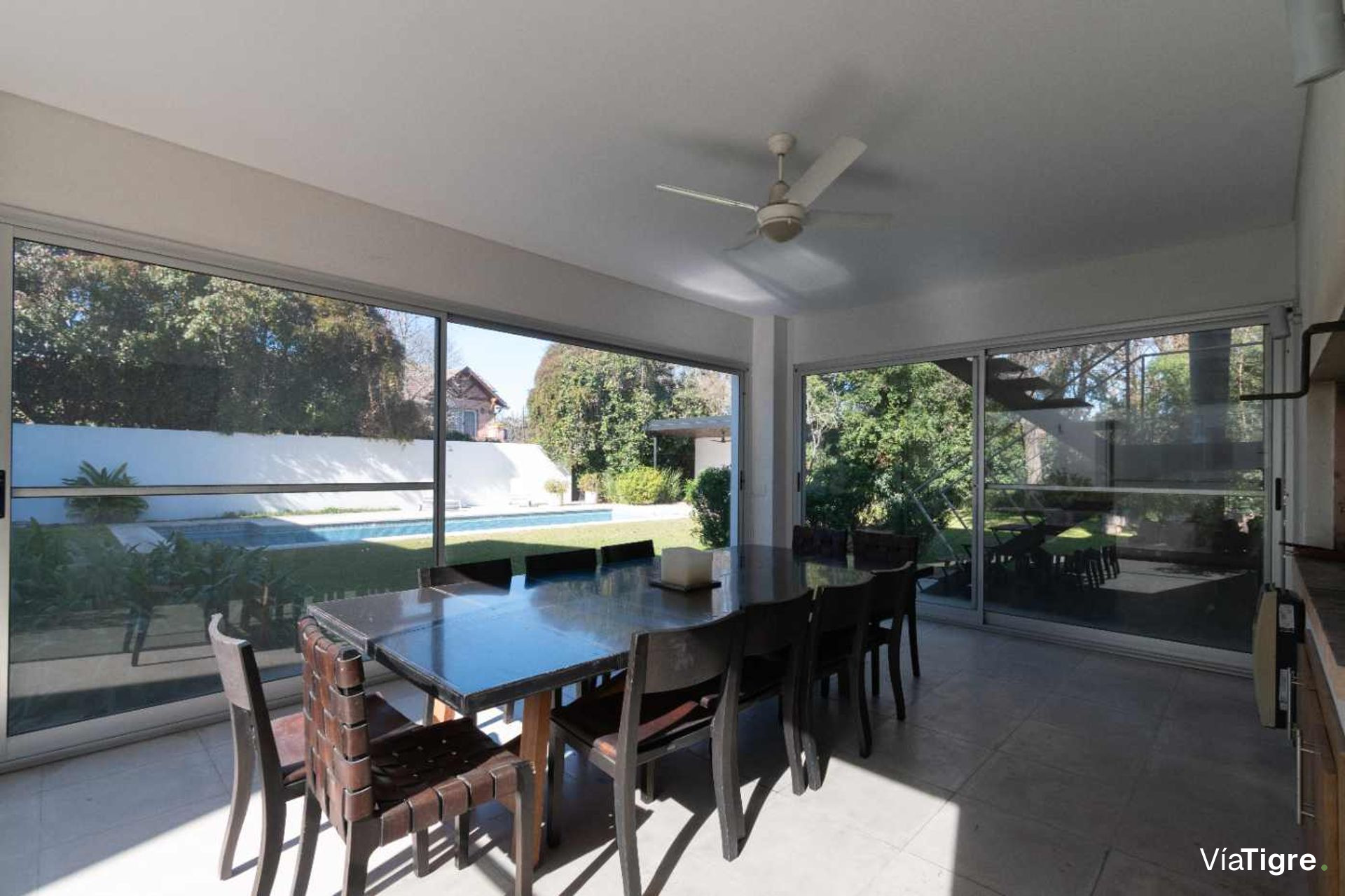 Vende casa Lomas de San Isidro 1928m 5 dorm pileta