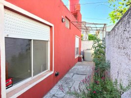PH 4-room Apartment for Sale in Martínez with Garden