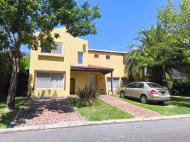 House for Sale in San Isidro Labrador with Rent