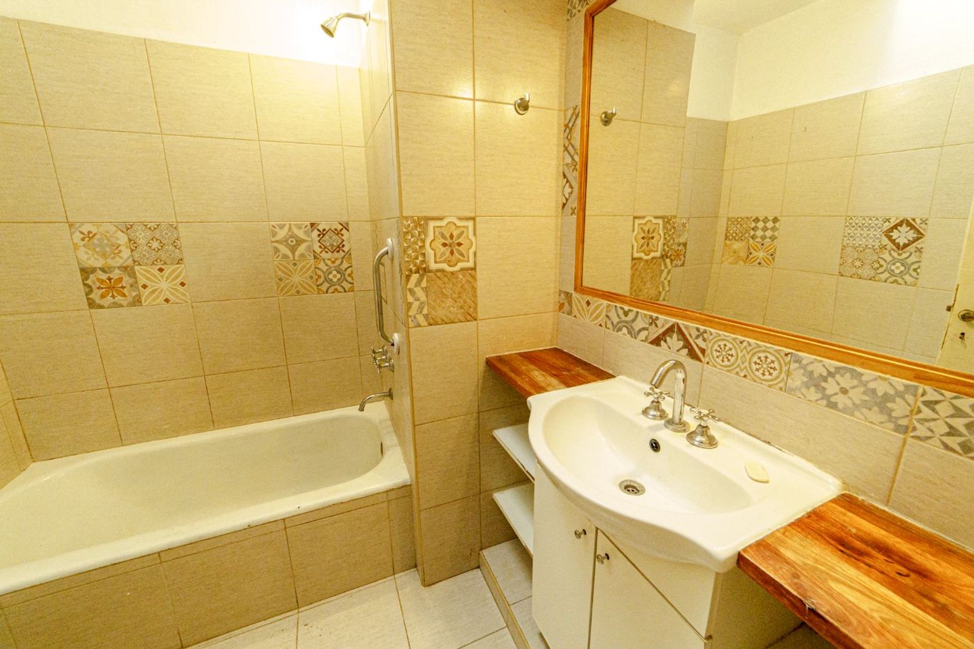 Venta casa parque/parrilla cinco amb. Carapachay
