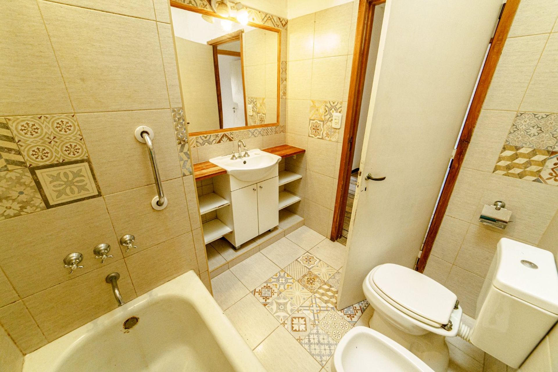 Venta casa parque/parrilla cinco amb. Carapachay