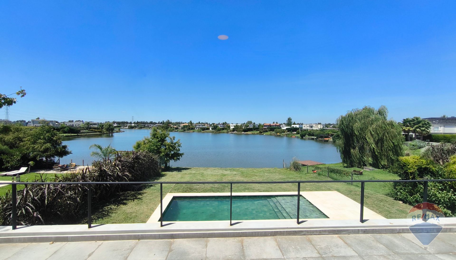 Casa a estrenar en venta al agua en San Benito