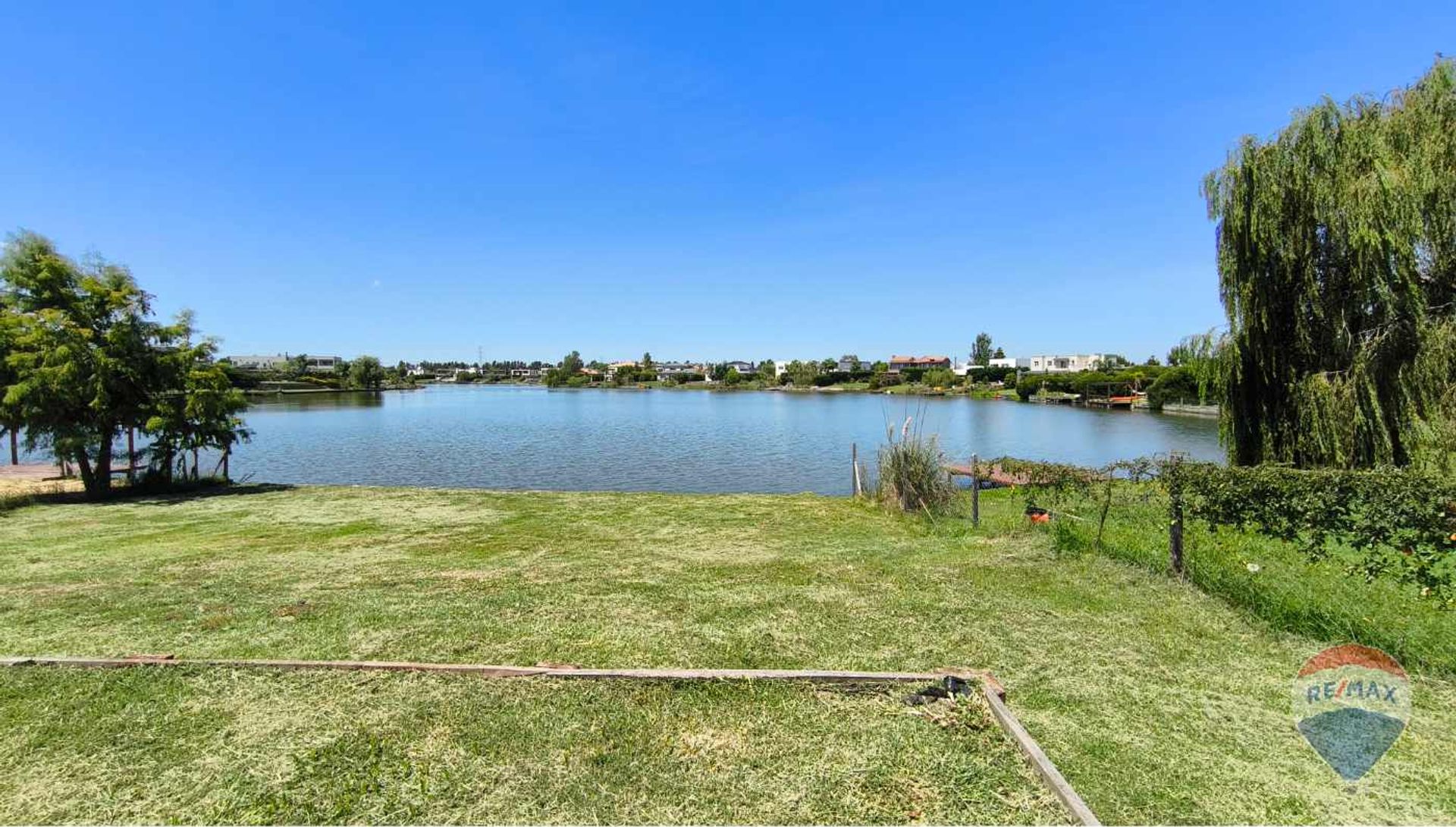 Casa a estrenar en venta al agua en San Benito