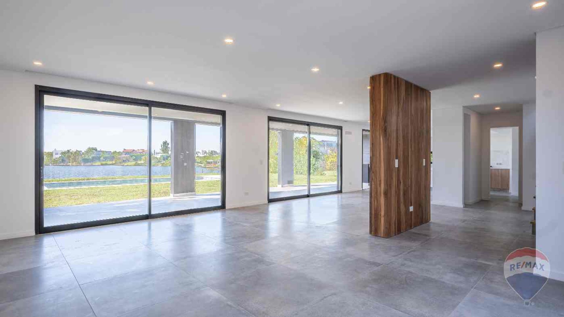 Casa a estrenar en venta al agua en San Benito