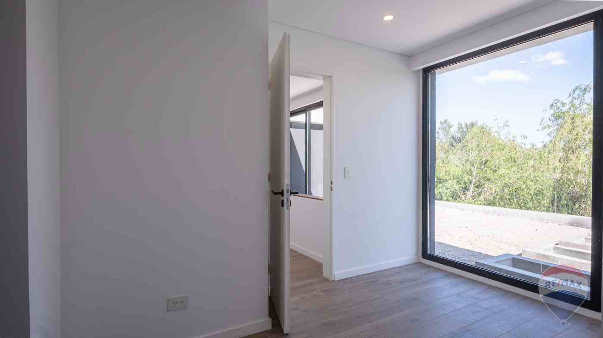 Casa a estrenar en venta al agua en San Benito