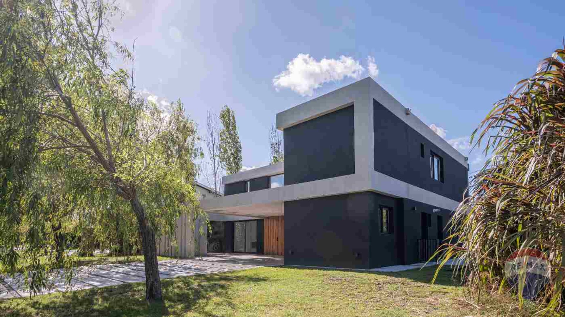 Casa a estrenar en venta al agua en San Benito