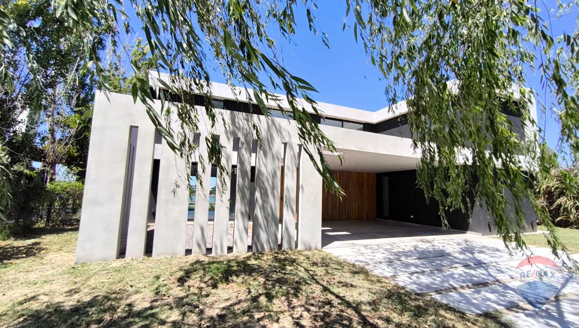 Casa a estrenar en venta al agua en San Benito