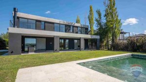 Casa a estrenar en venta al agua en San Benito