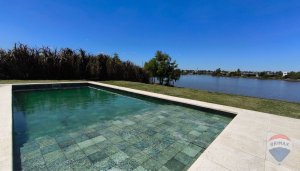 Casa a estrenar en venta al agua en San Benito