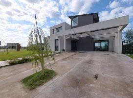 House for Sale Santa Ana Neighborhood, La Laguna