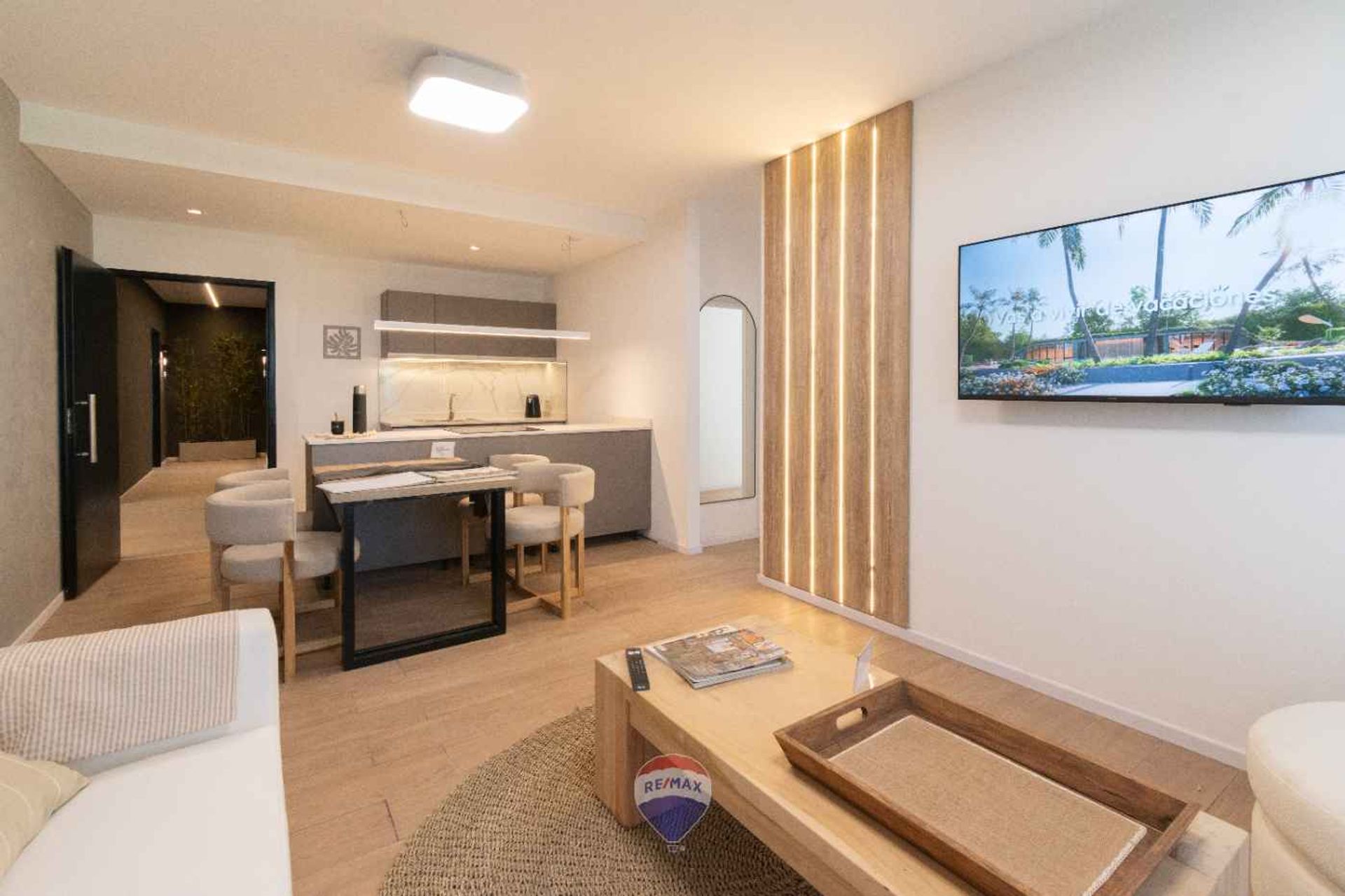 Selling 3-room Brickell Remeros with balcony and pool