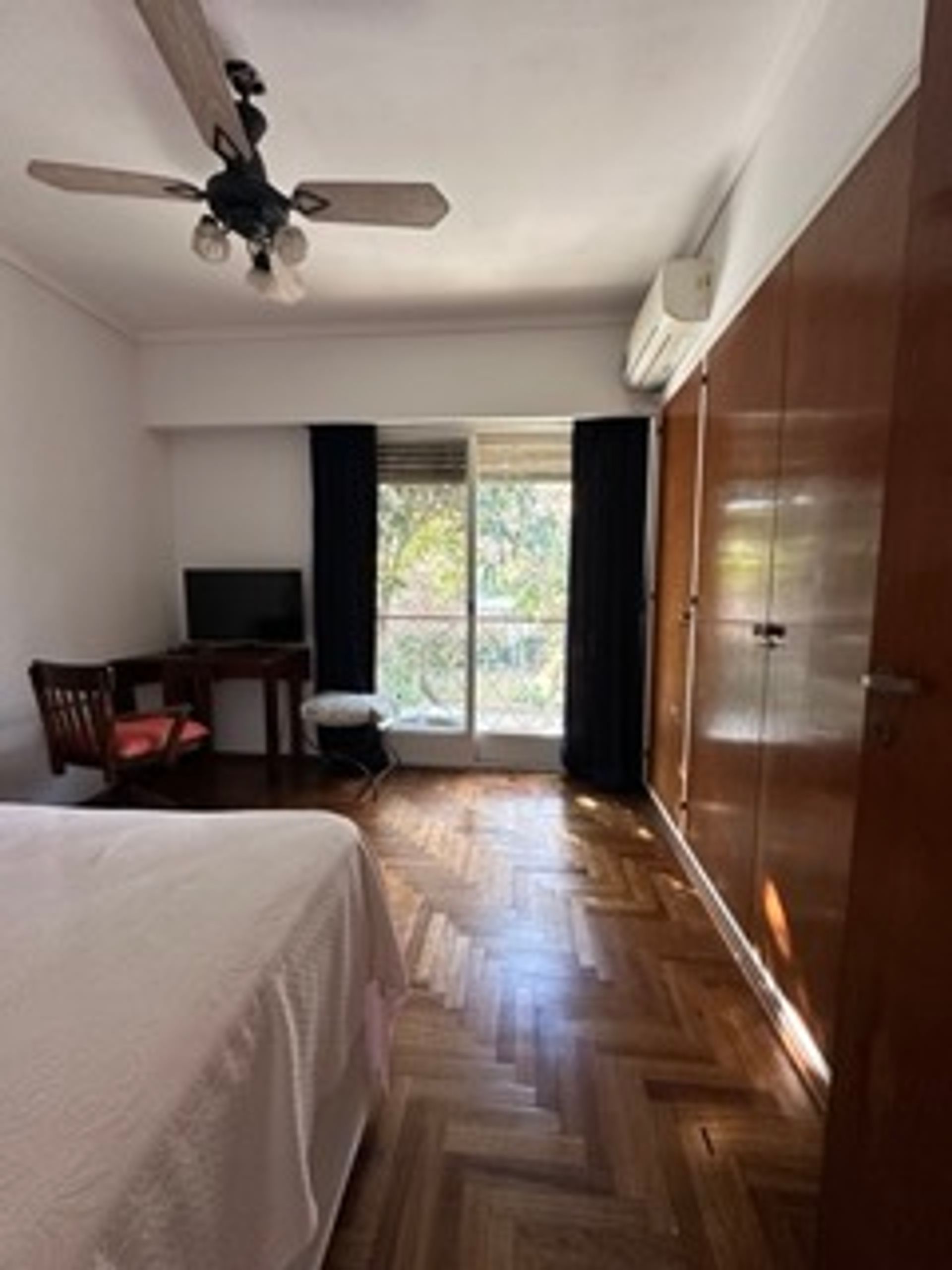 Casa En Venta 4 Amb. Olivos Con Jardin, E/3 Autos