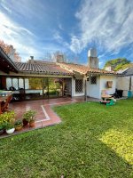 Casa En Venta 4 Amb. Olivos Con Jardin, E/3 Autos
