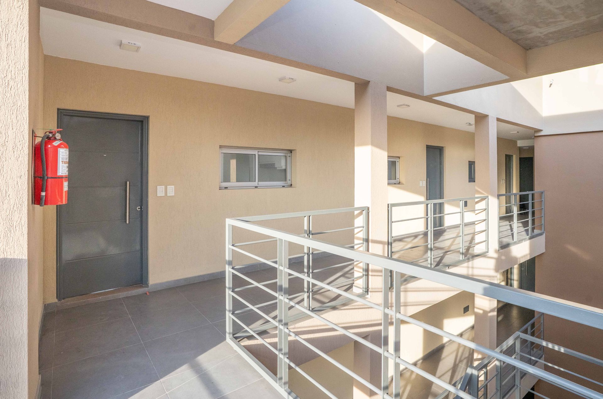 Duplex Ampliable Con Dos Cocheras Y Pileta