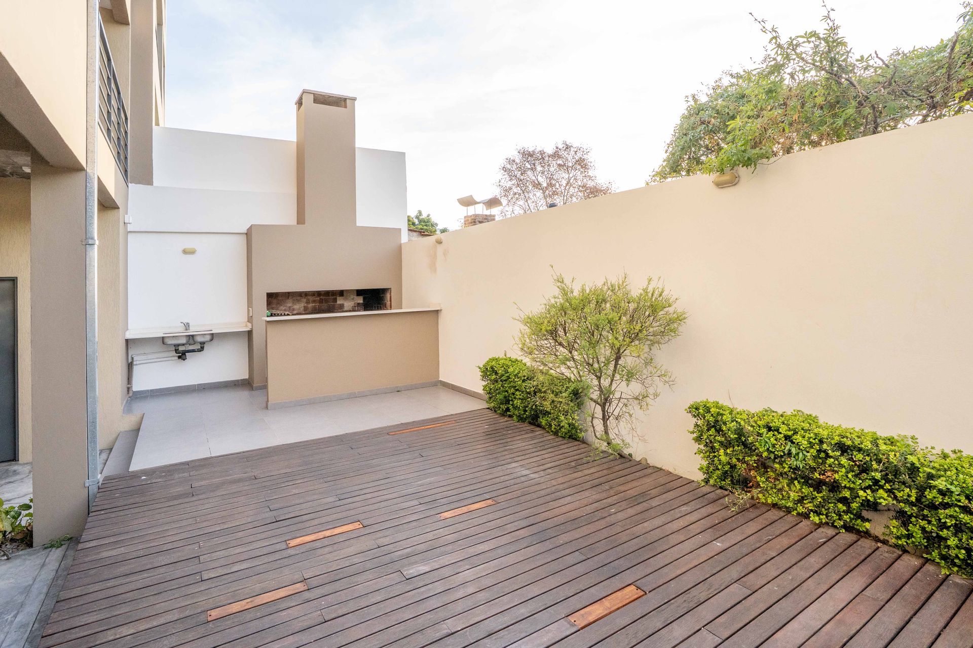 Duplex Ampliable Con Dos Cocheras Y Pileta