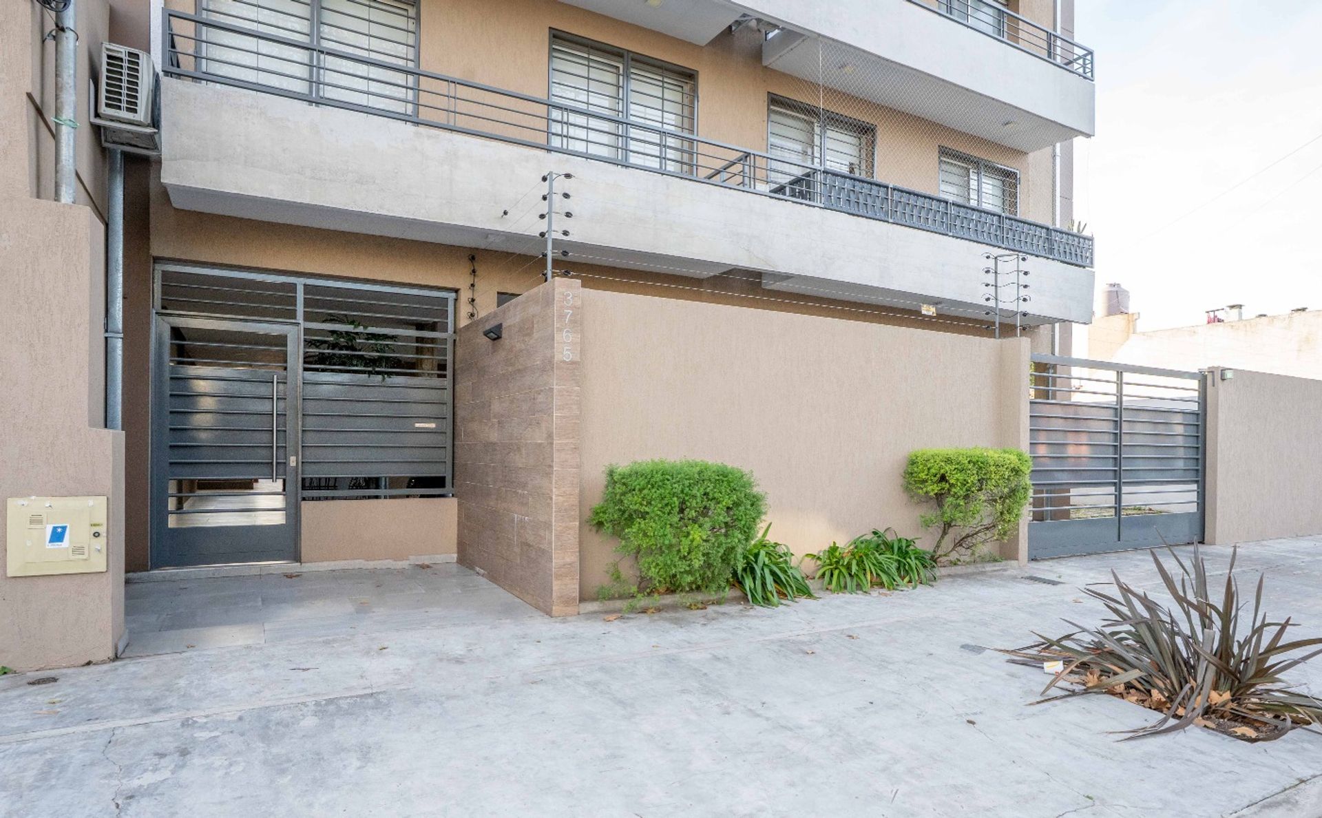 Duplex Ampliable Con Dos Cocheras Y Pileta