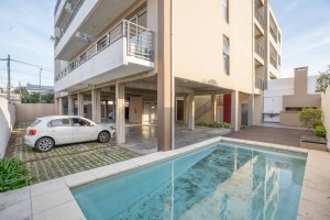 Duplex Ampliable Con Dos Cocheras Y Pileta