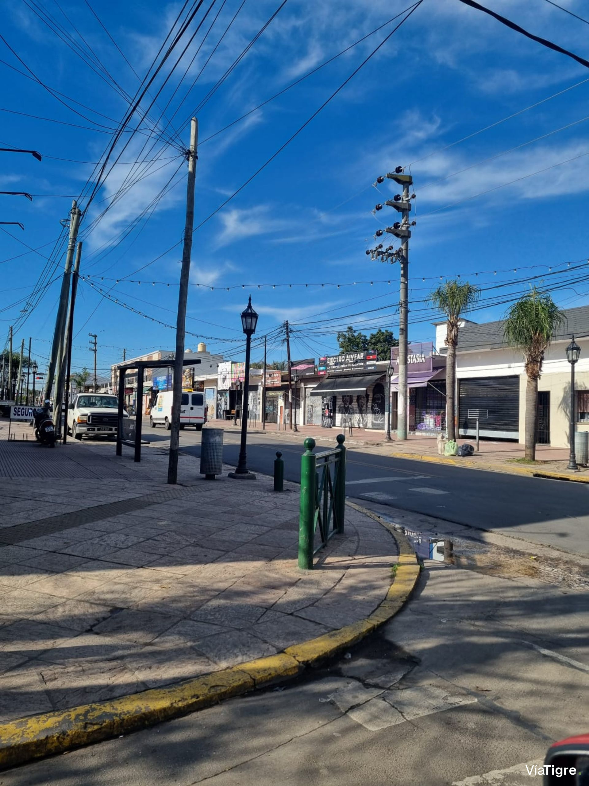 Casa En Venta De 4 Amb En Benavidez Centro