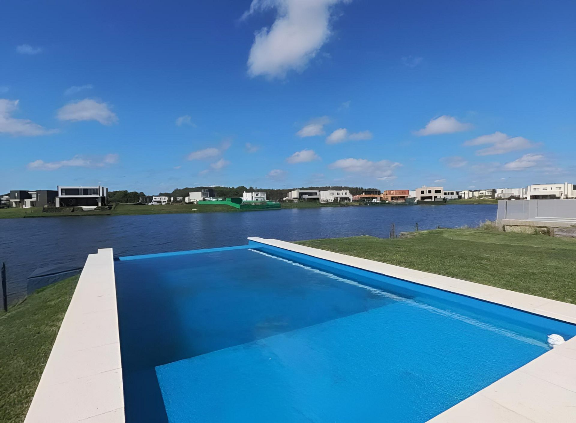 Casa En Venta A Laguna Barrio Santa Ana Tigre