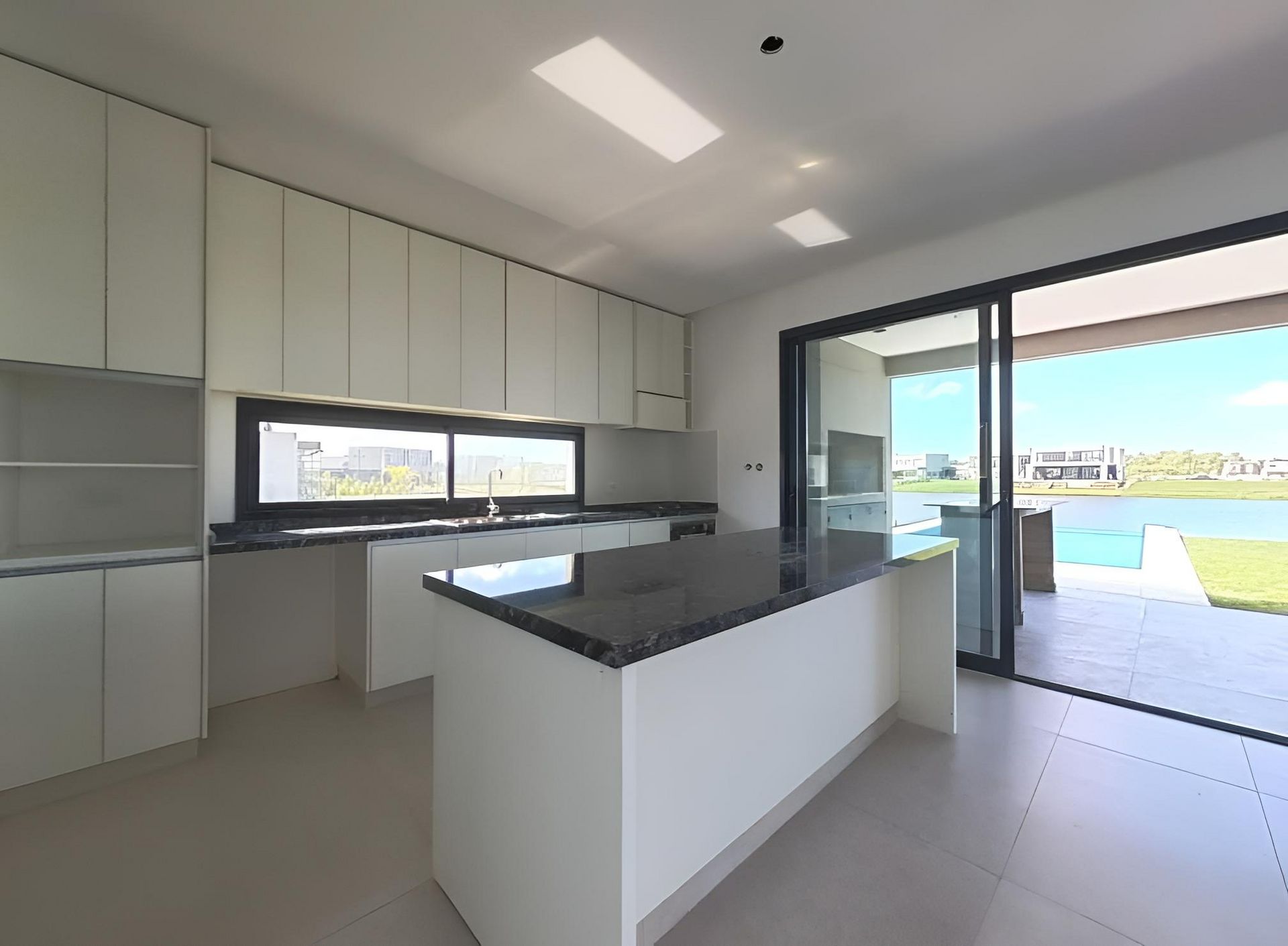 Casa En Venta A Laguna Barrio Santa Ana 4 Dorm.