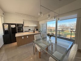 Vende casa en La Lucila ,FRENTE AL COLEGIO LINCOLN