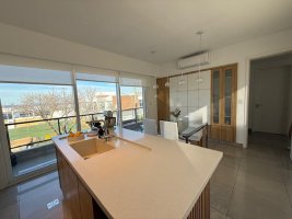 Vende casa en La Lucila ,FRENTE AL COLEGIO LINCOLN