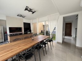 Vende casa en La Lucila ,FRENTE AL COLEGIO LINCOLN