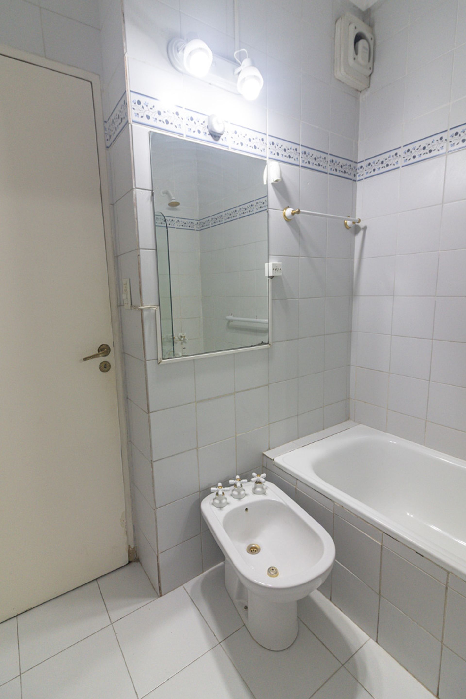 Venta Dpto En Pb 4 Amb En Acassuso- 2 Patios+ Coch