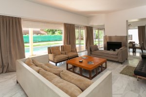 Casa remodelada en Las Lomas con piscina