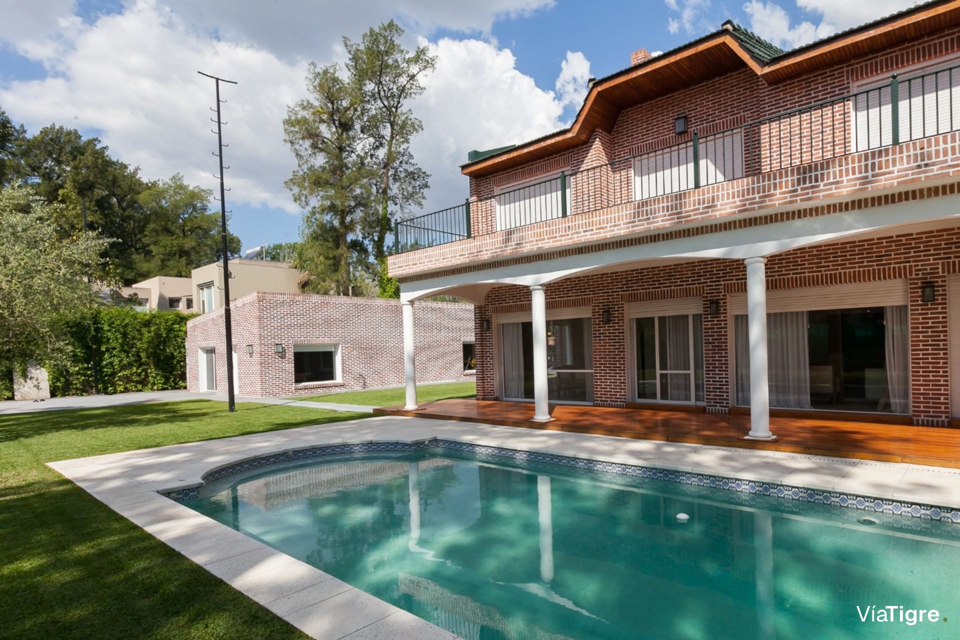 Destacada Casa En Las Lomas De San Isidro