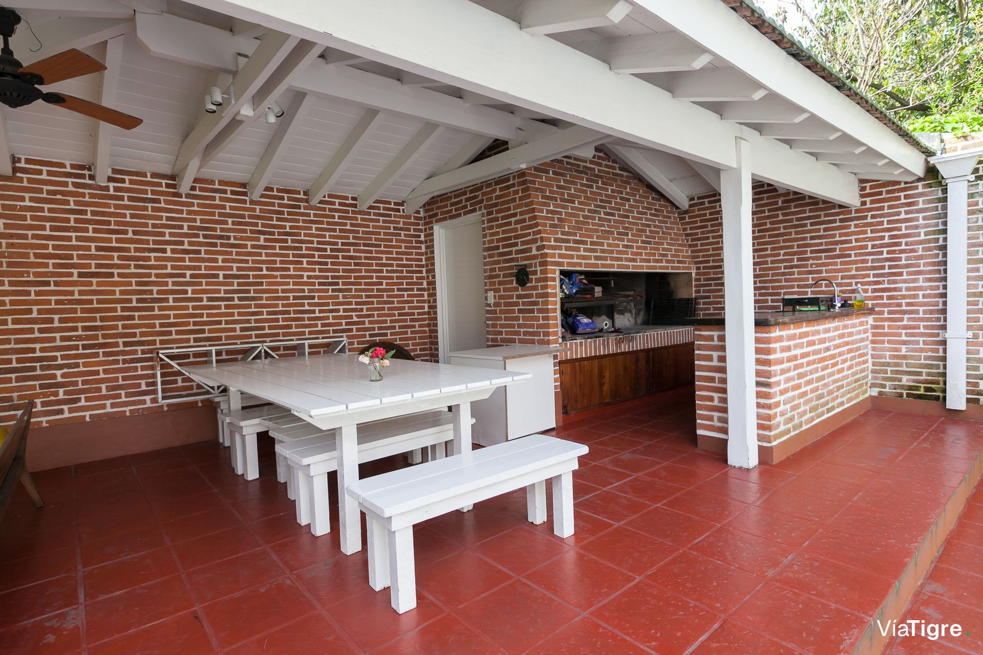 Destacada Casa En Las Lomas De San Isidro