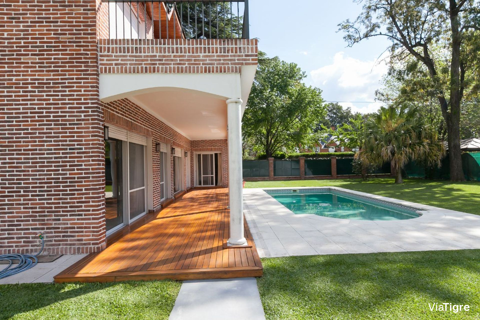Destacada Casa En Las Lomas De San Isidro