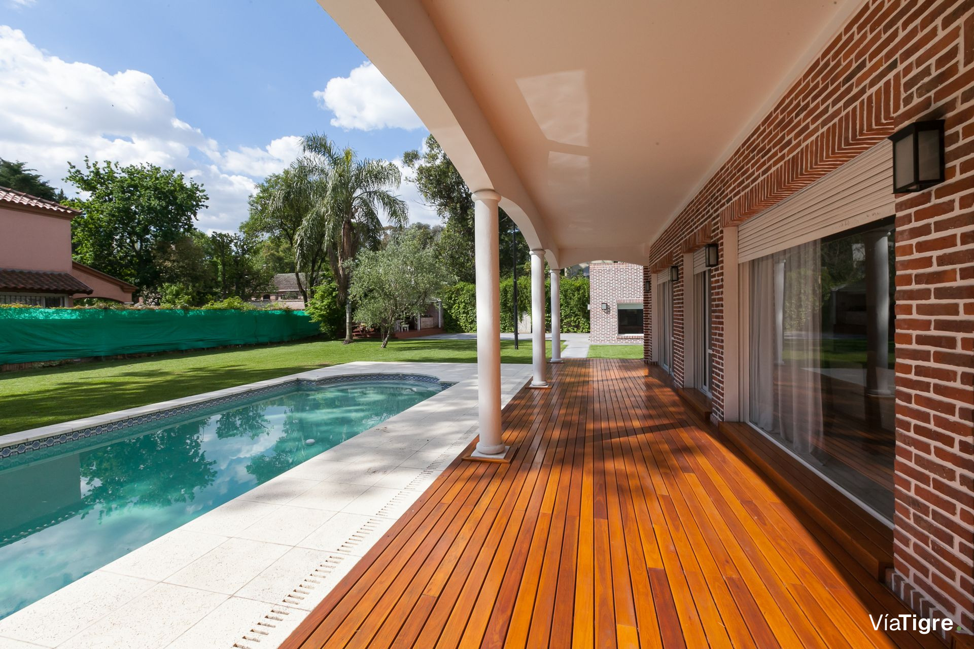 Destacada Casa En Las Lomas De San Isidro