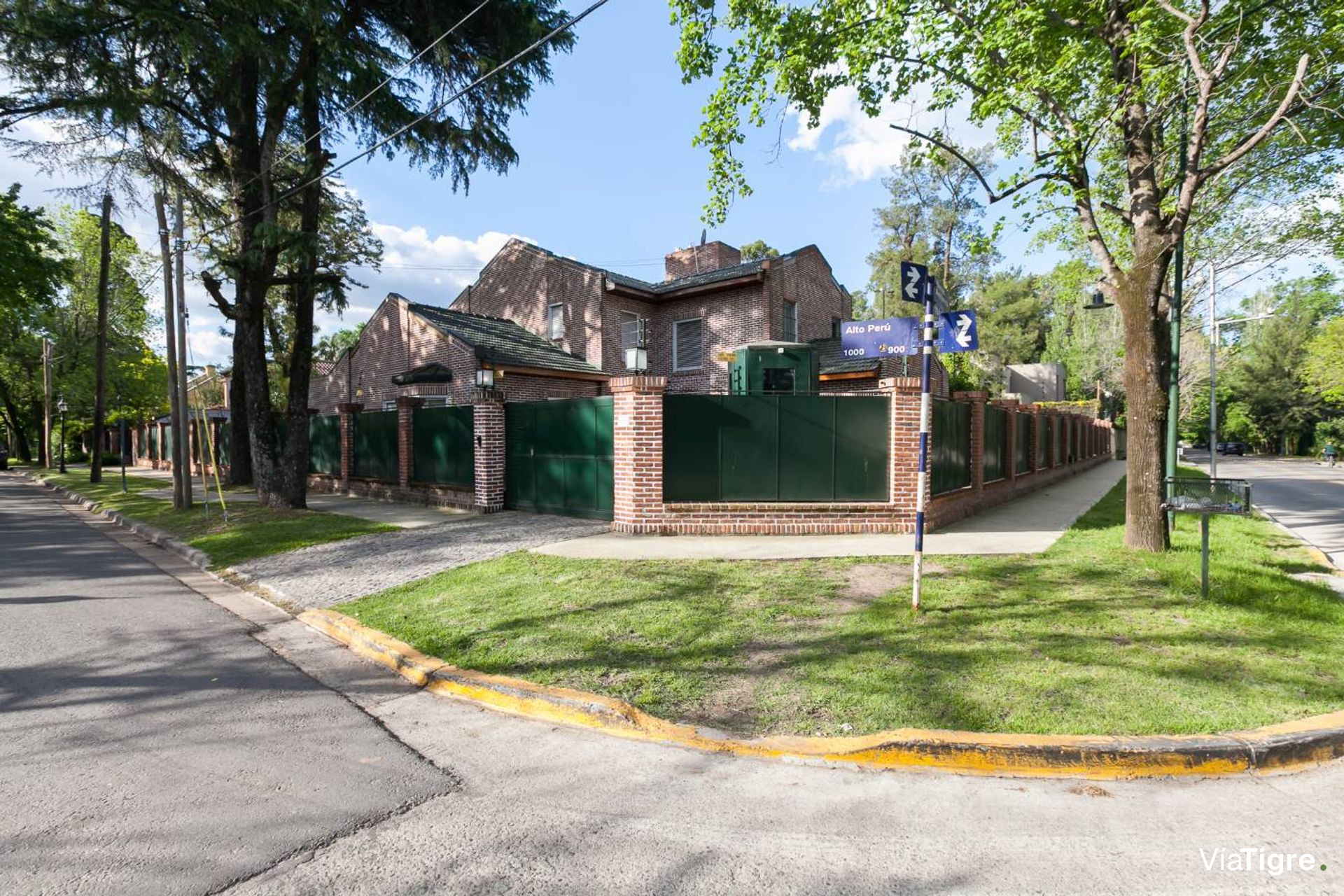 Destacada Casa En Las Lomas De San Isidro