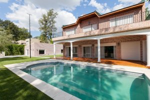 Casa remodelada en Las Lomas con piscina
