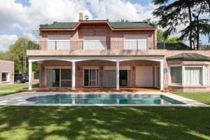 Casa remodelada en Las Lomas con piscina