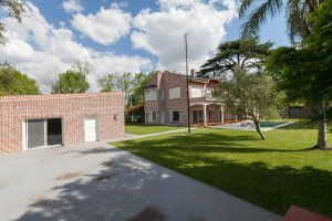 Casa remodelada en Las Lomas con piscina