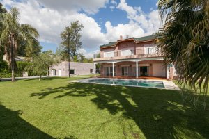 Casa remodelada en Las Lomas con piscina