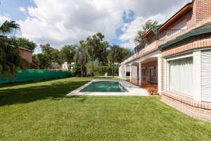 Casa remodelada en Las Lomas con piscina
