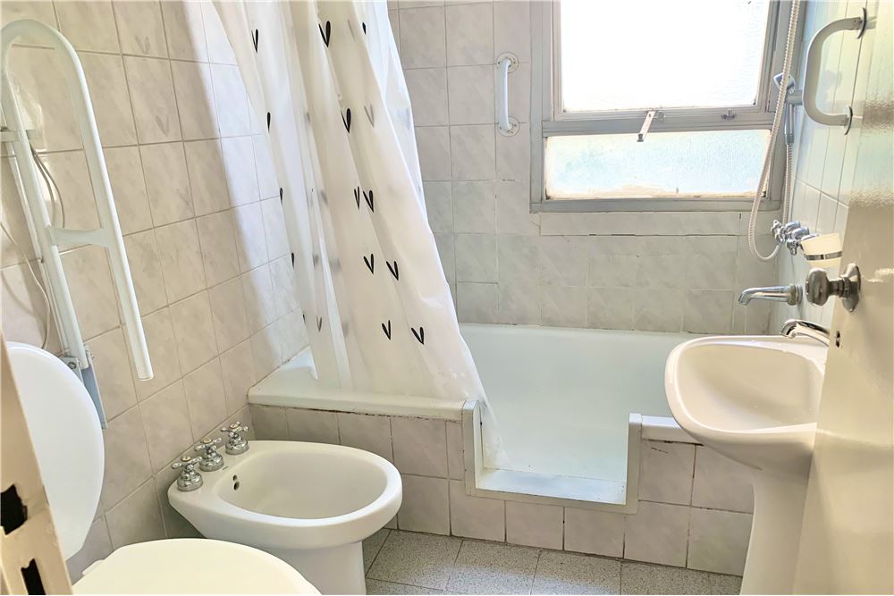 Venta Departamento 4 Amb con Balcón, Martinez