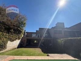 House for Sale in San Isidro with Garden and Pool